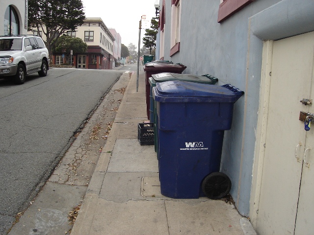 Dumpster Hollys Cafe 090506