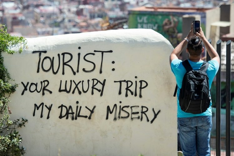 tourists misery